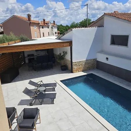 Apartman Larisa *