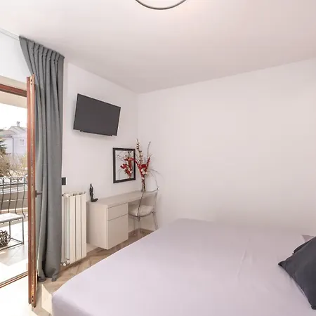 Apartman Larisa *