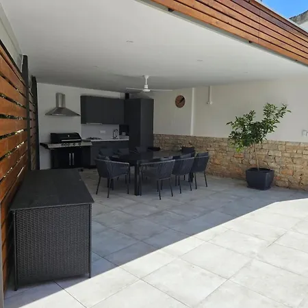 Apartman Larisa *