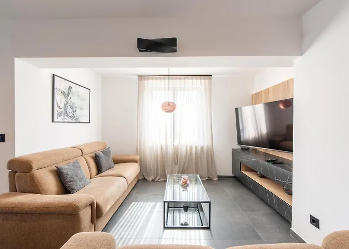Larisa Apartment *